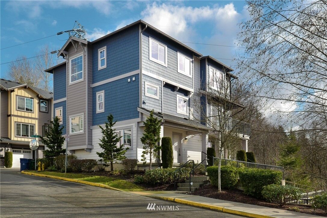 Property Photo: 15675 NE 102nd Way 102 WA 98052