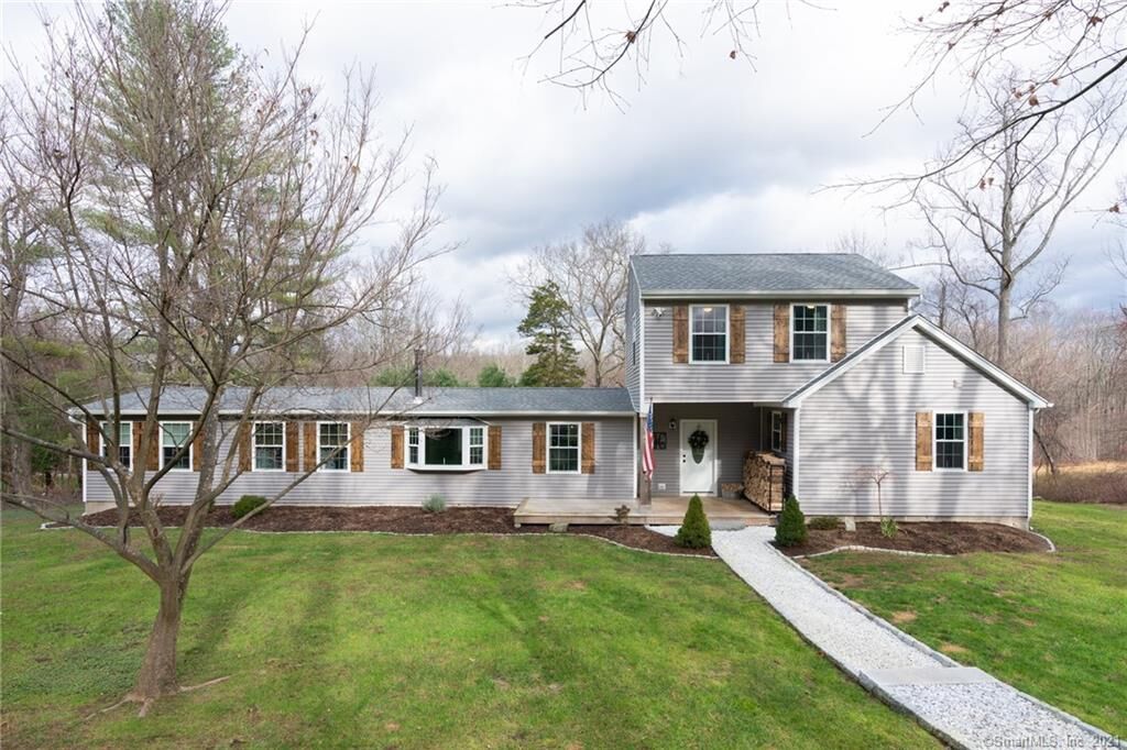 Property Photo:  10 Osborne Hill Road Extension  CT 06482 