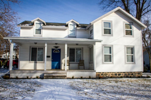 Property Photo:  117 Hillsdale Street  MI 49242 