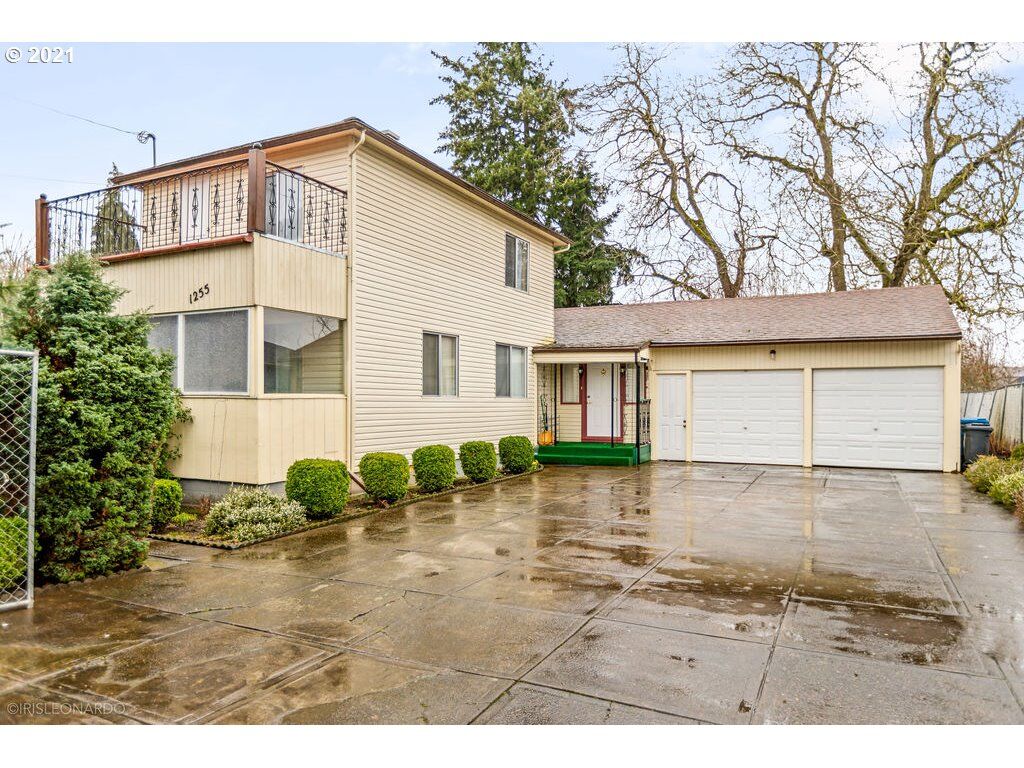 Property Photo:  1255 N 2nd St  OR 97071 