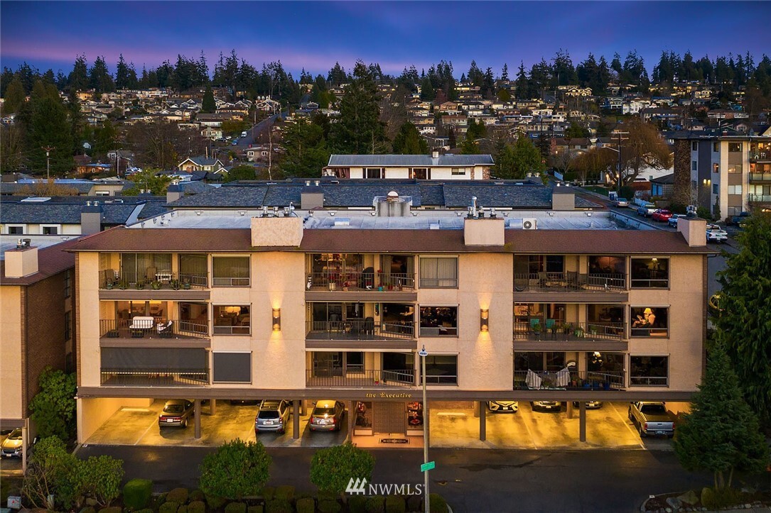 Property Photo:  1005 5th Avenue S 203B  WA 98020 