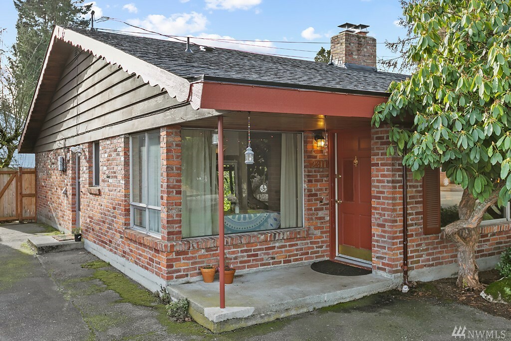 Property Photo:  2309 N 134th St.  WA 98133 