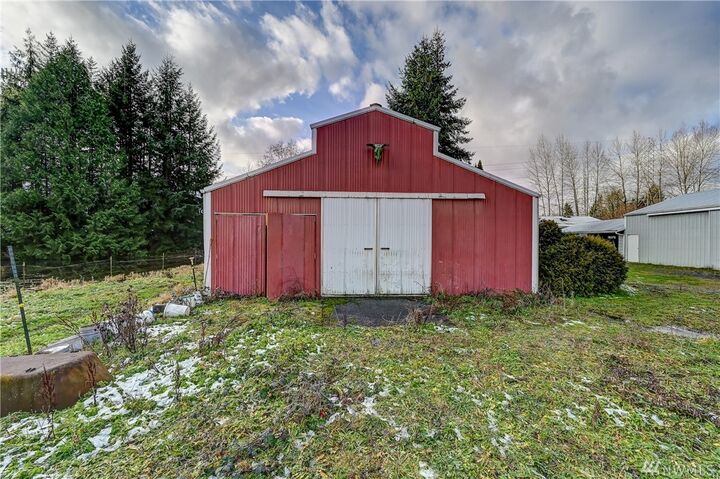Property Photo: 3807 Sinclair Ave WA 98290