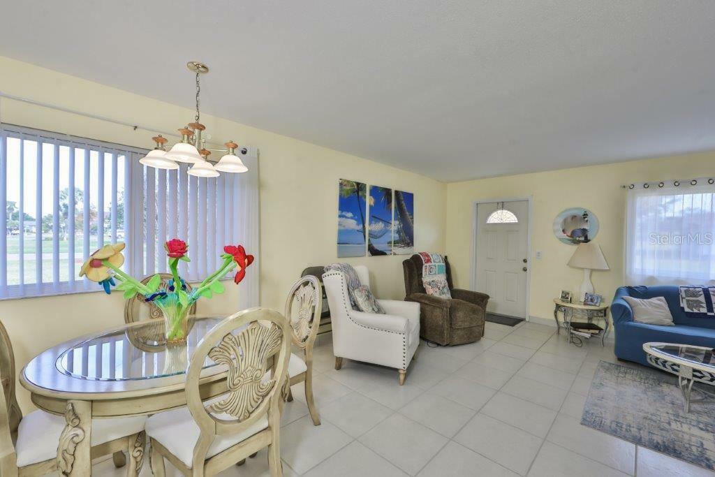 Property Photo:  202 Bedford Trail 99  FL 33573 