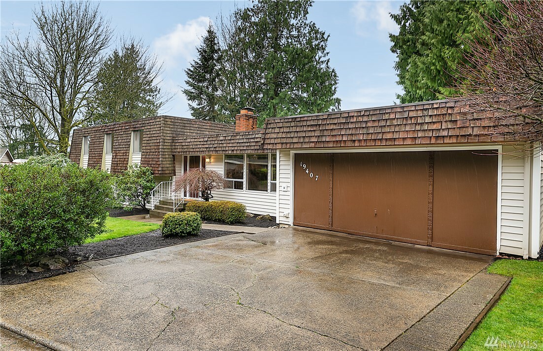 Property Photo:  19407 36th Ct NE  WA 98155 