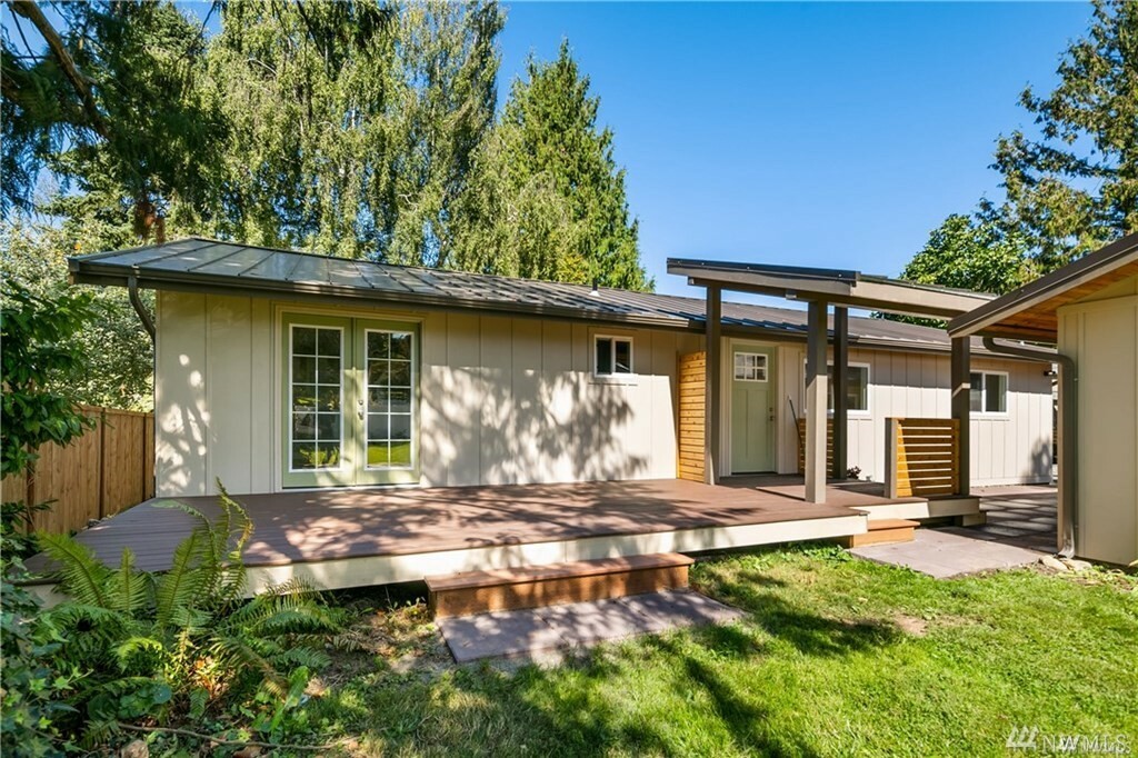 Property Photo:  13325 Beverly Park Rd  WA 98087 