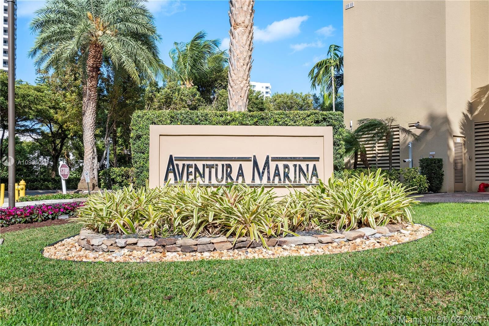 Property Photo: 3340 NE 190th St 401 FL 33180