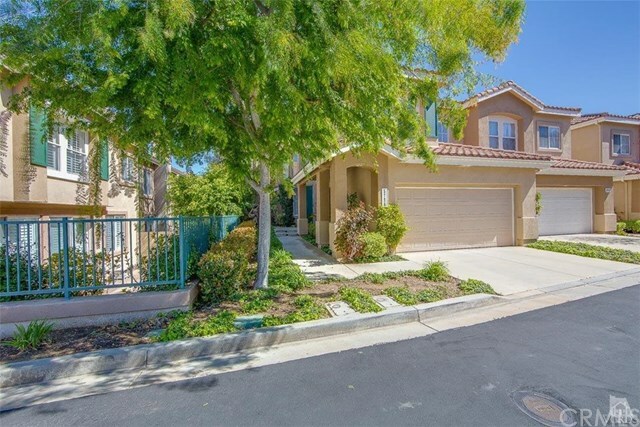 Property Photo:  572 Bannister Way A  CA 93065 