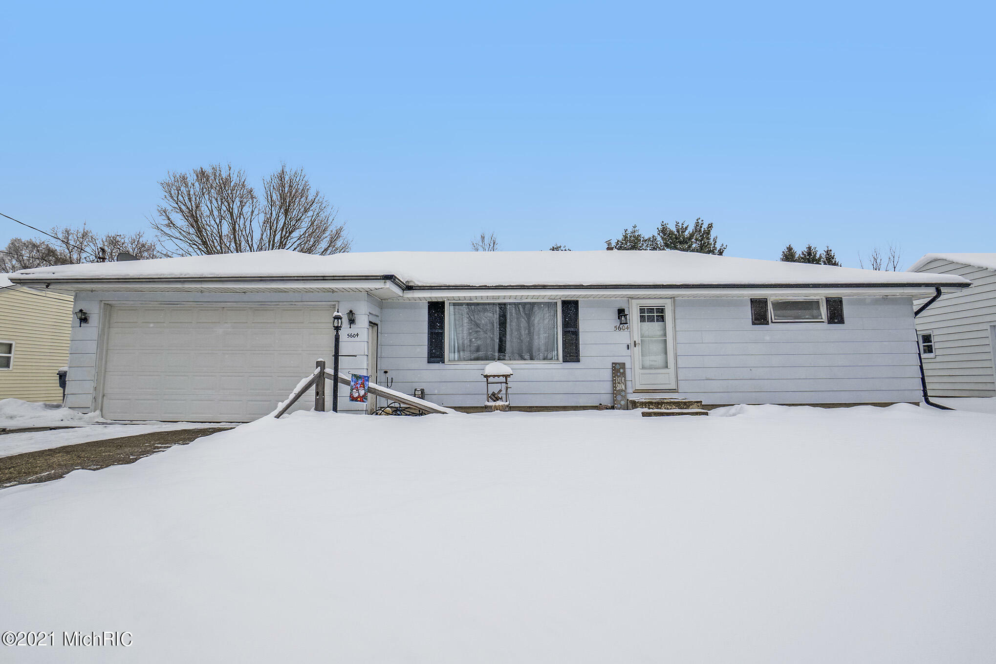 Property Photo:  5604 Elaine Avenue  MI 49048 