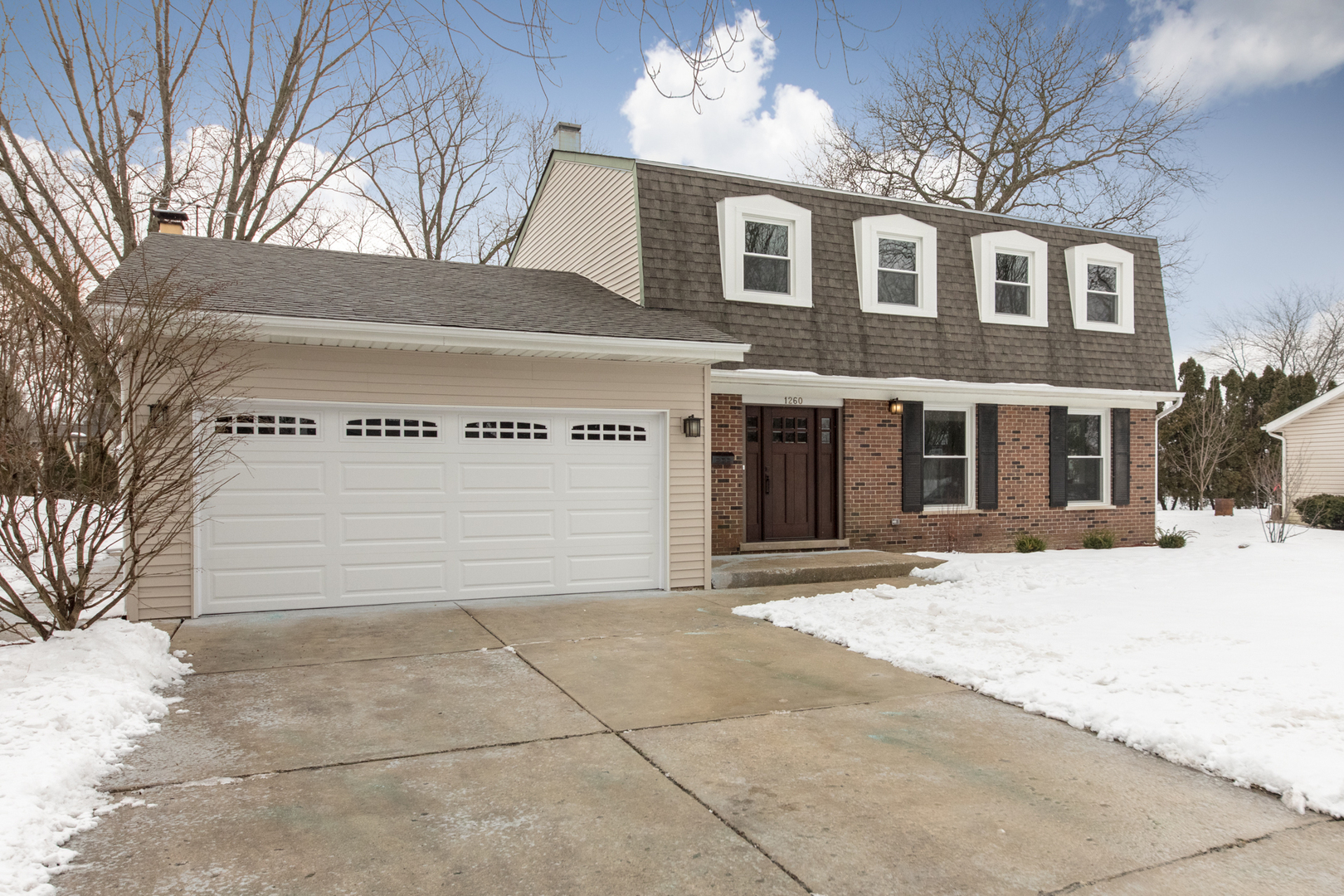 Property Photo:  1260 Downing Court  IL 60187 