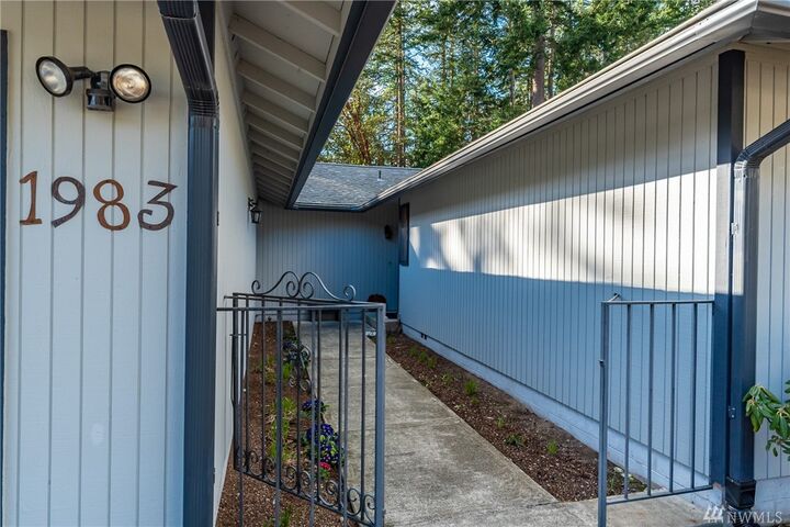 Property Photo: 1983 NE Sumner Dr WA 98277
