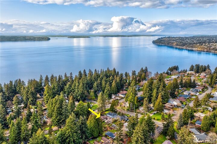 Property Photo:  14610 24th Ave SW  WA 98166 