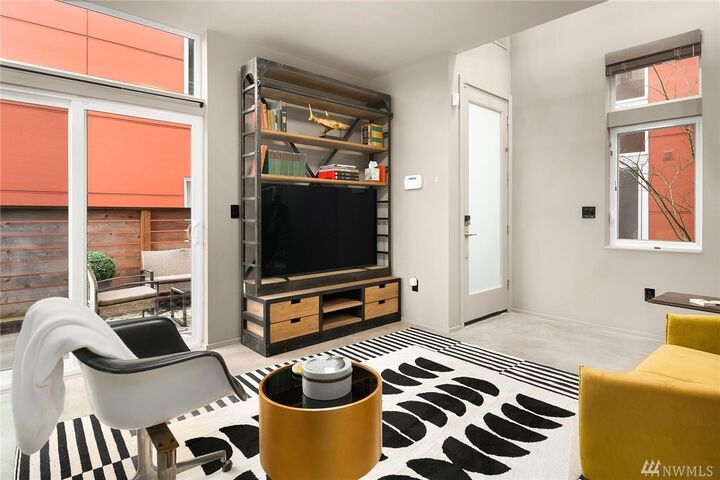 Property Photo:  918 B 15th Ave  WA 98122 