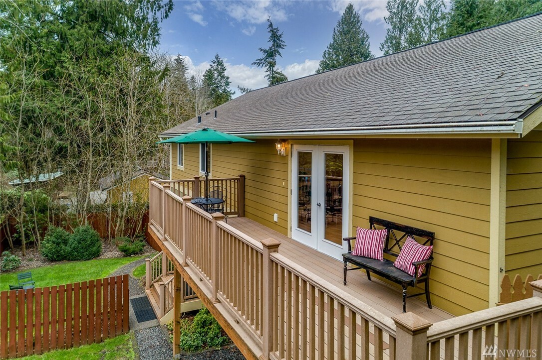 Property Photo:  5758 NE Wild Cherry Lane  WA 98110 