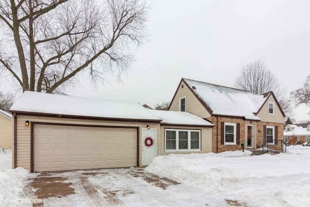 Property Photo:  249 N Knight Avenue  IL 60068 