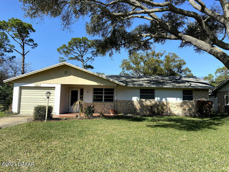 Property Photo:  506 Myrtle Place  FL 32119 