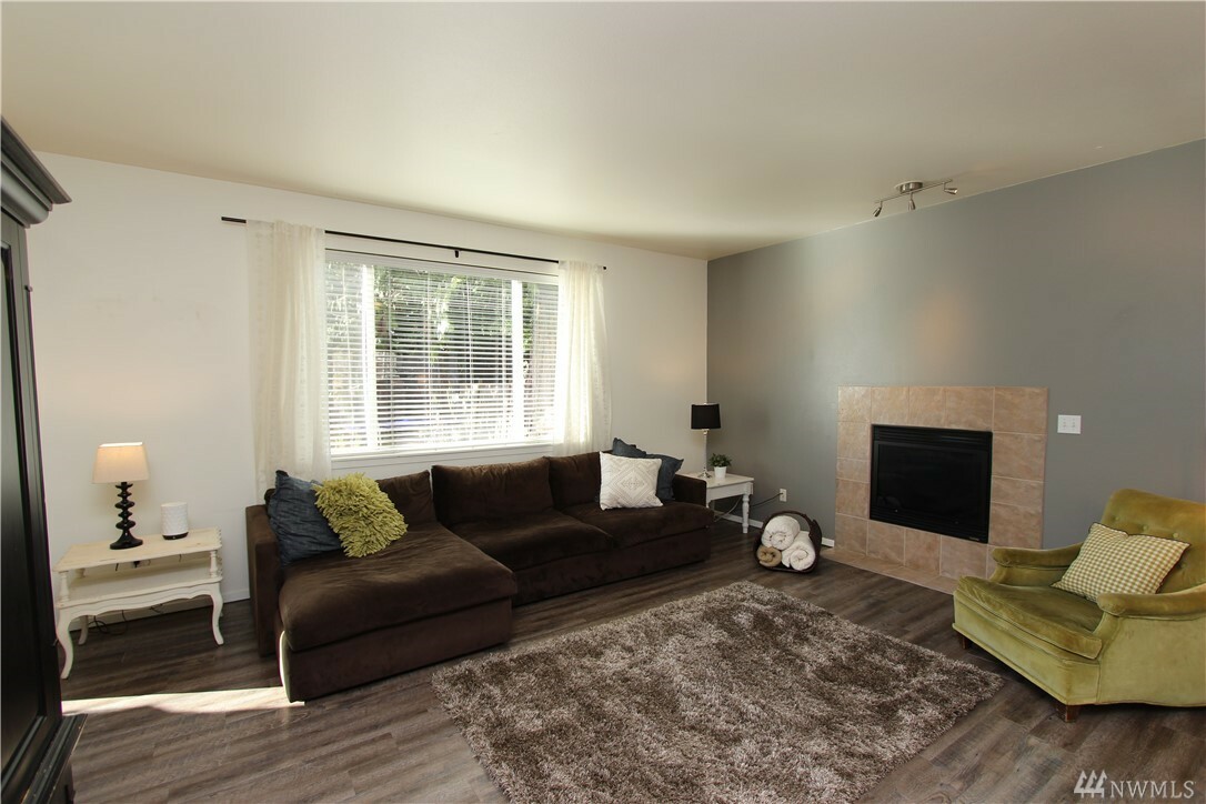 Property Photo: 1918 94th Dr SE B WA 98258