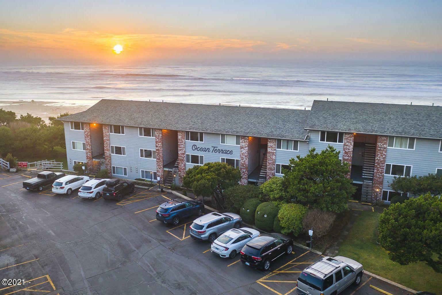 Property Photo: 4229 SW Beach Avenue 7 OR 97367