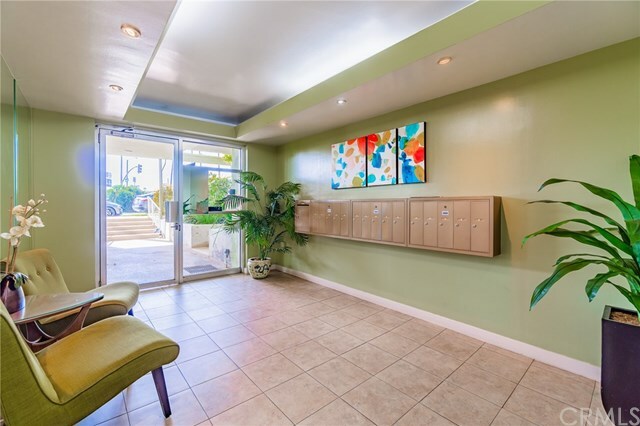 Property Photo: 3901 E Livingston Drive 202 CA 90803