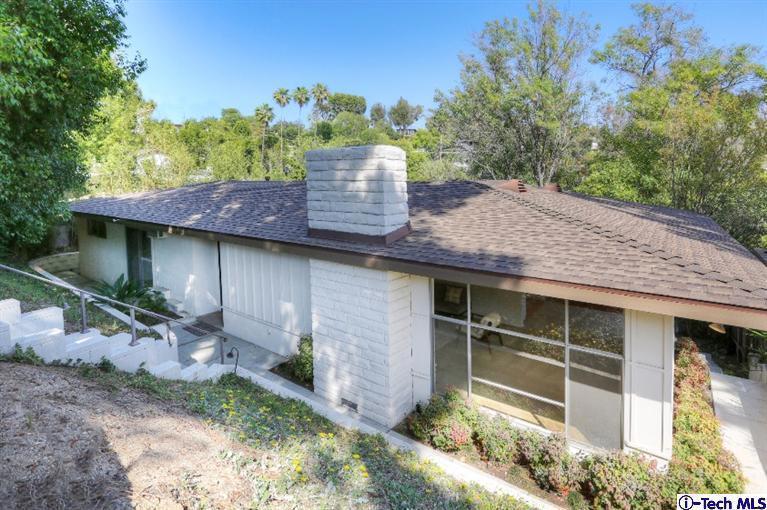 Property Photo: 326 Tamarac Drive CA 91105
