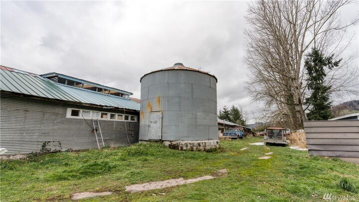 Property Photo: 16907 92nd St E WA 98390