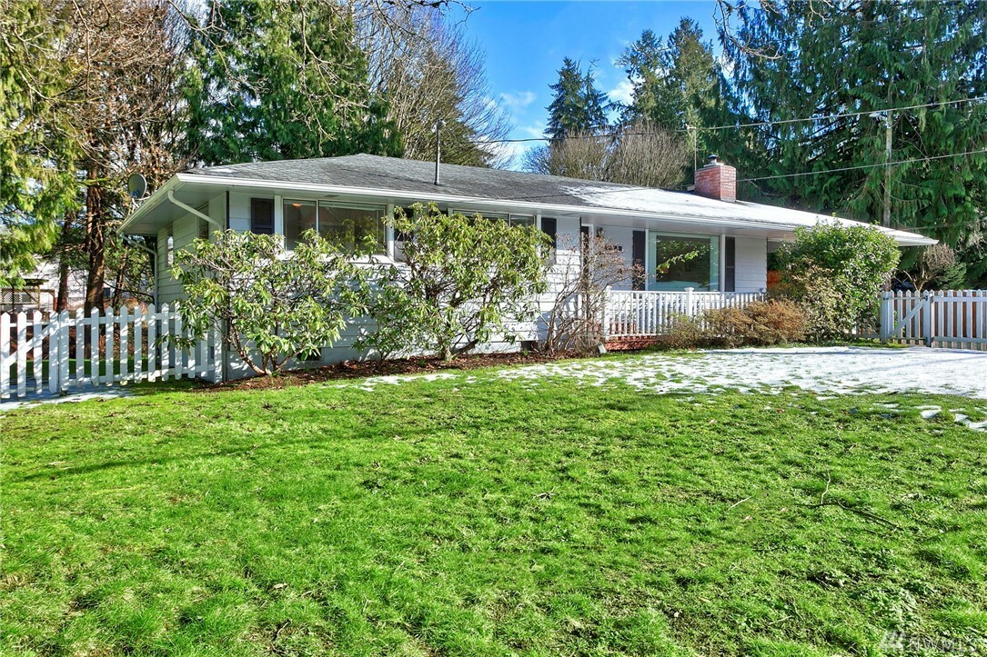 Property Photo:  1033 Avenue A  WA 98290 