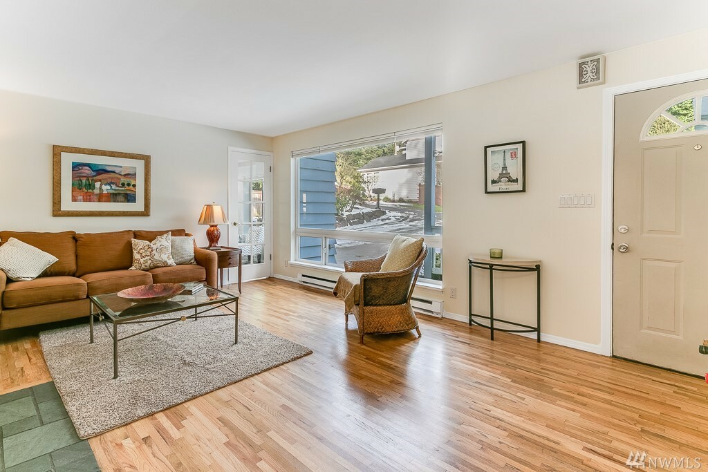 Property Photo: 1005 NE 126th St WA 98125