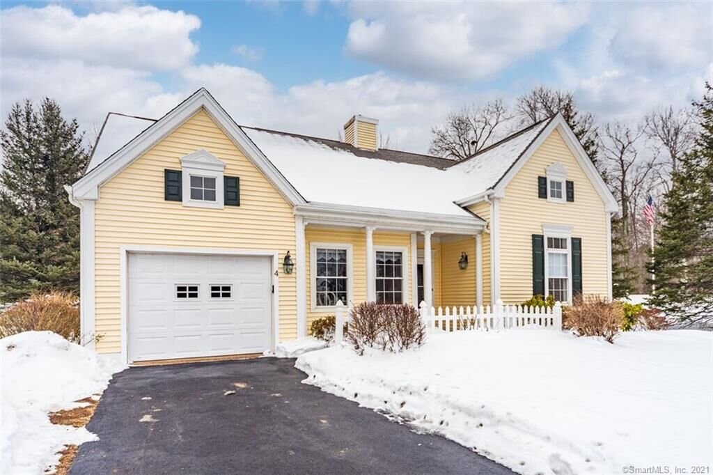 Property Photo:  4 Honeysuckle Drive 4  CT 06032 