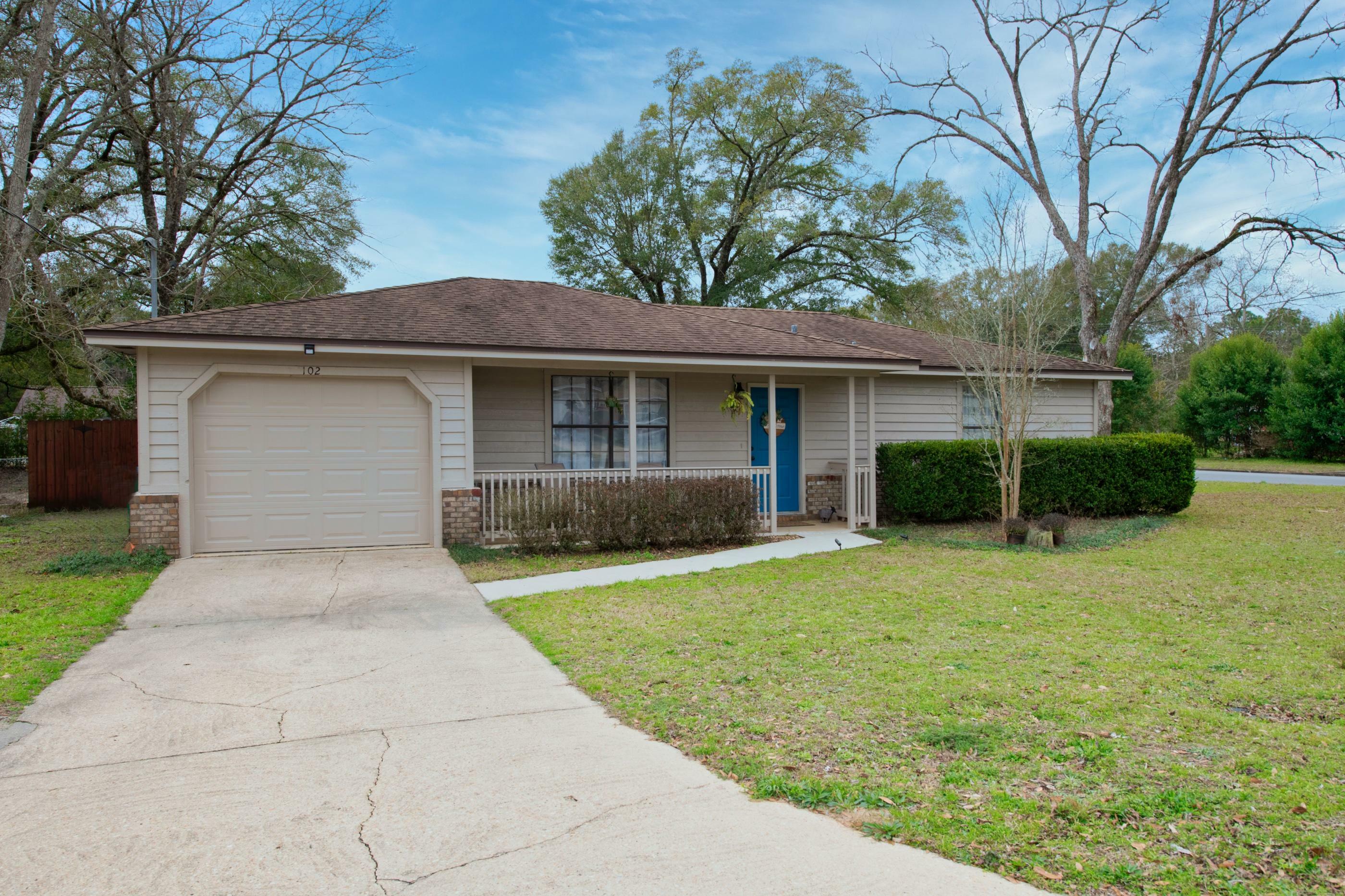 Property Photo:  102 Jamie Court  FL 32539 