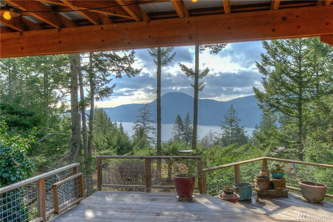 Property Photo:  531 Rosario Rd  WA 98245 