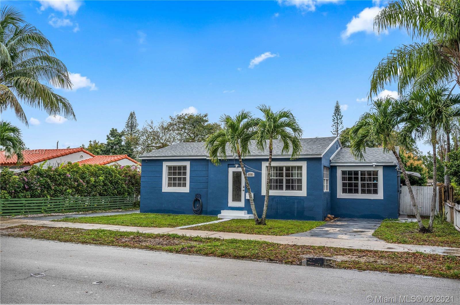 Property Photo:  1118 N 26th Ave  FL 33020 