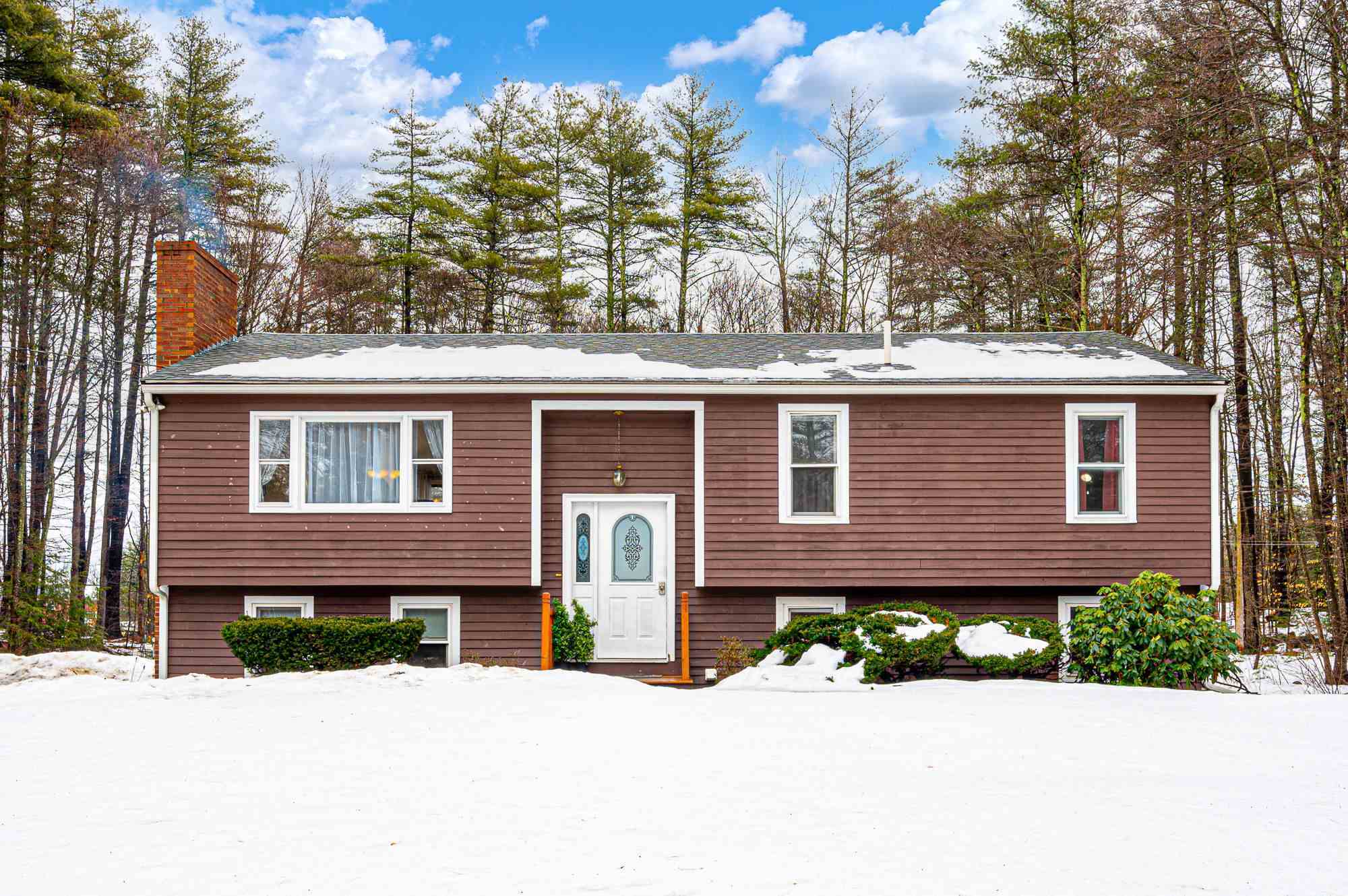 Property Photo:  5 Walnut Hill Drive  NH 03077 