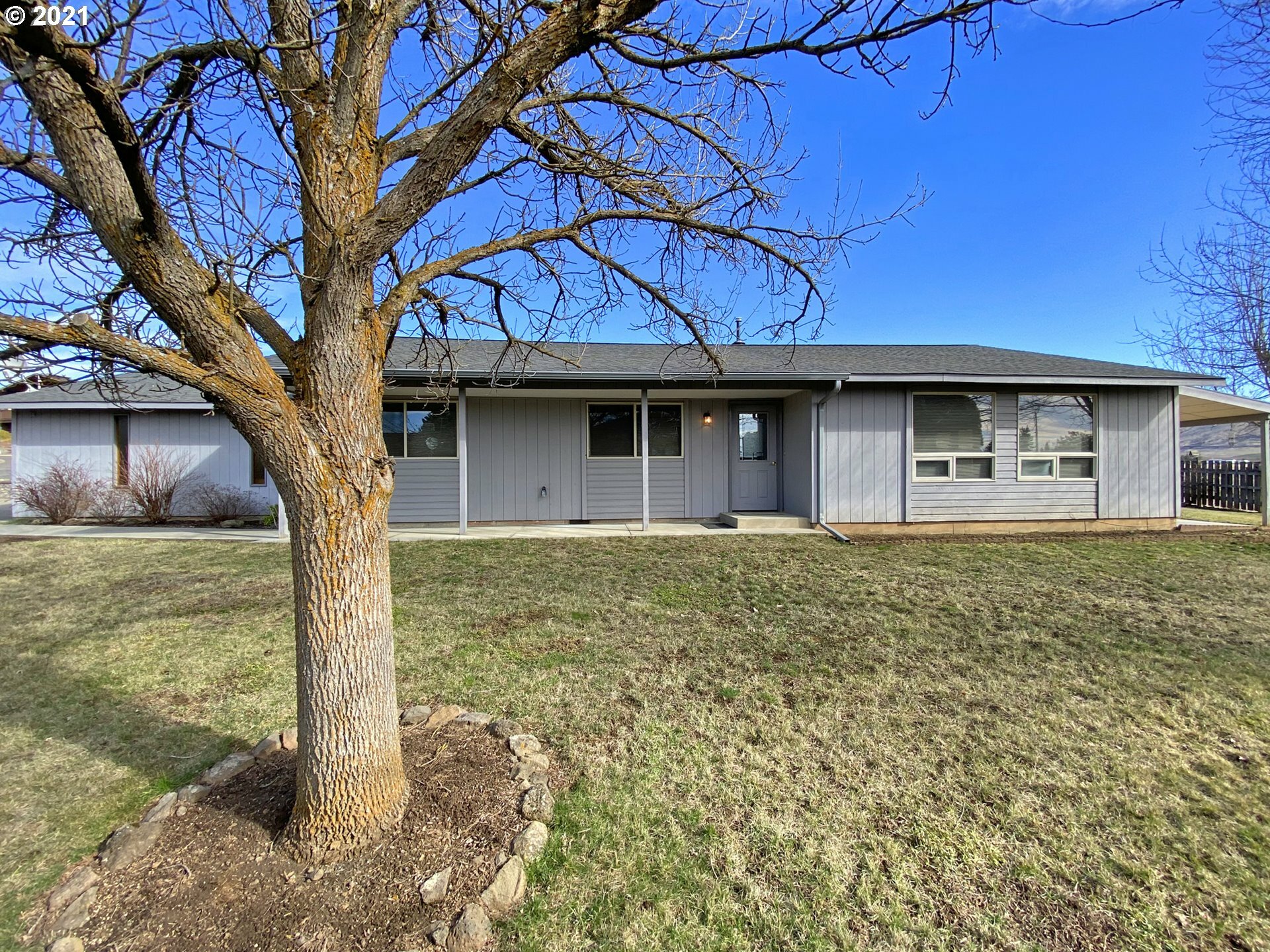 Property Photo:  1006 Roe Dr  WA 98620 