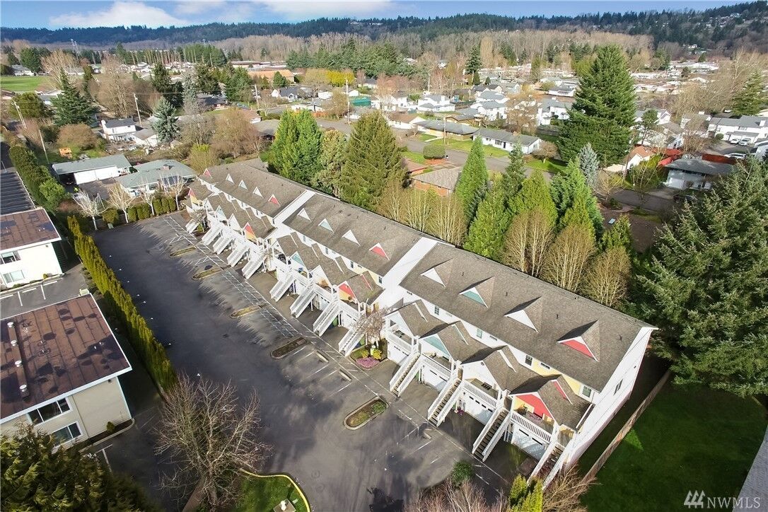 Property Photo: 1814 I St NE 212 WA 98002