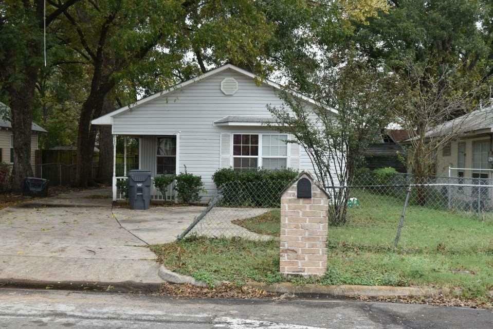 Property Photo:  812 Sherman  TX 76704 