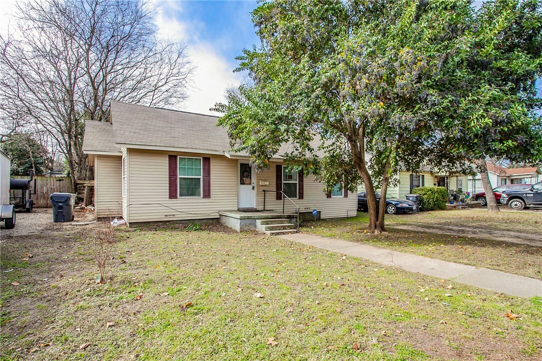 Property Photo:  512 N 35th Street  TX 76710 