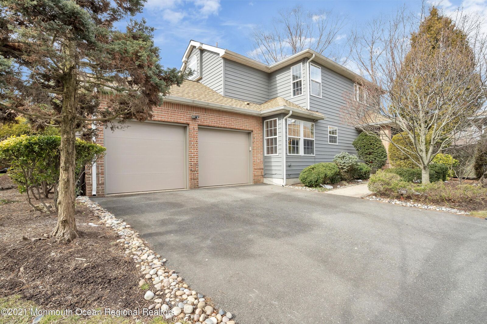 Property Photo:  6 Fairway Boulevard  NJ 08831 