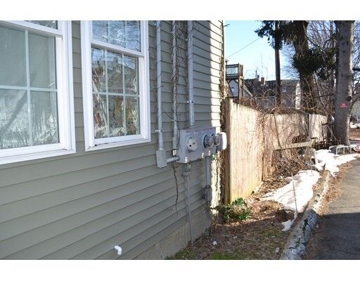 Property Photo: 9 Larch St MA 01609