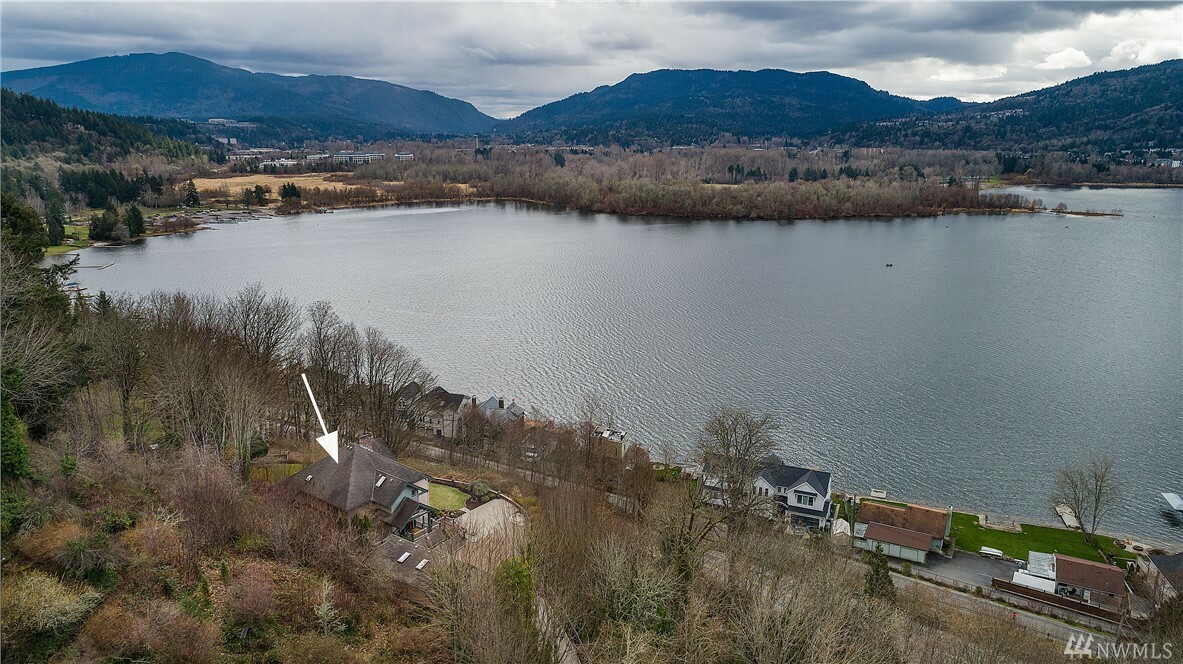 Property Photo: 4206 E Lake Sammamish Pkwy SE WA 98075