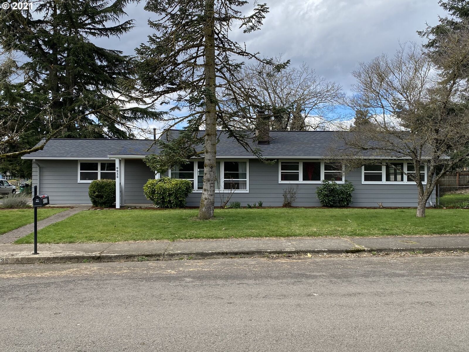 Property Photo: 4235 SE 99th Ave OR 97266