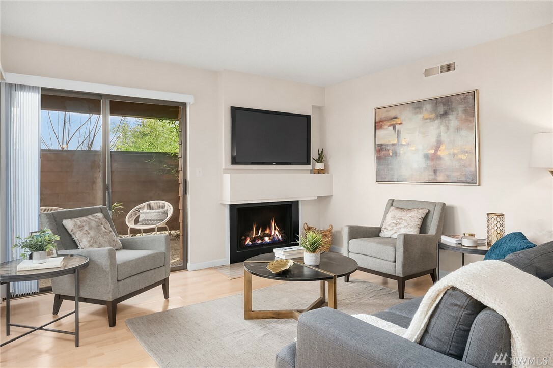 Property Photo: 11508 NE 128th St 16 WA 98034