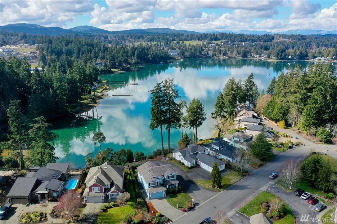 Property Photo:  955 Oyster Bay Ct  WA 98312 