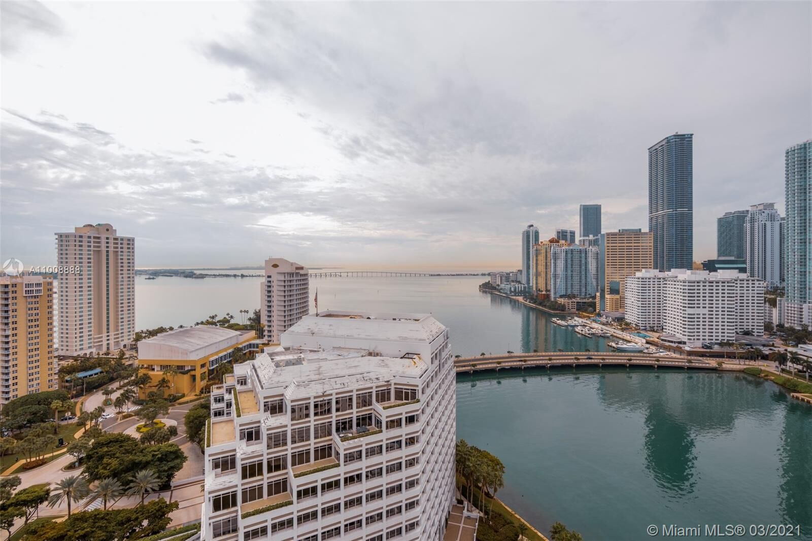 Property Photo:  701 Brickell Key Blvd 2510  FL 33131
