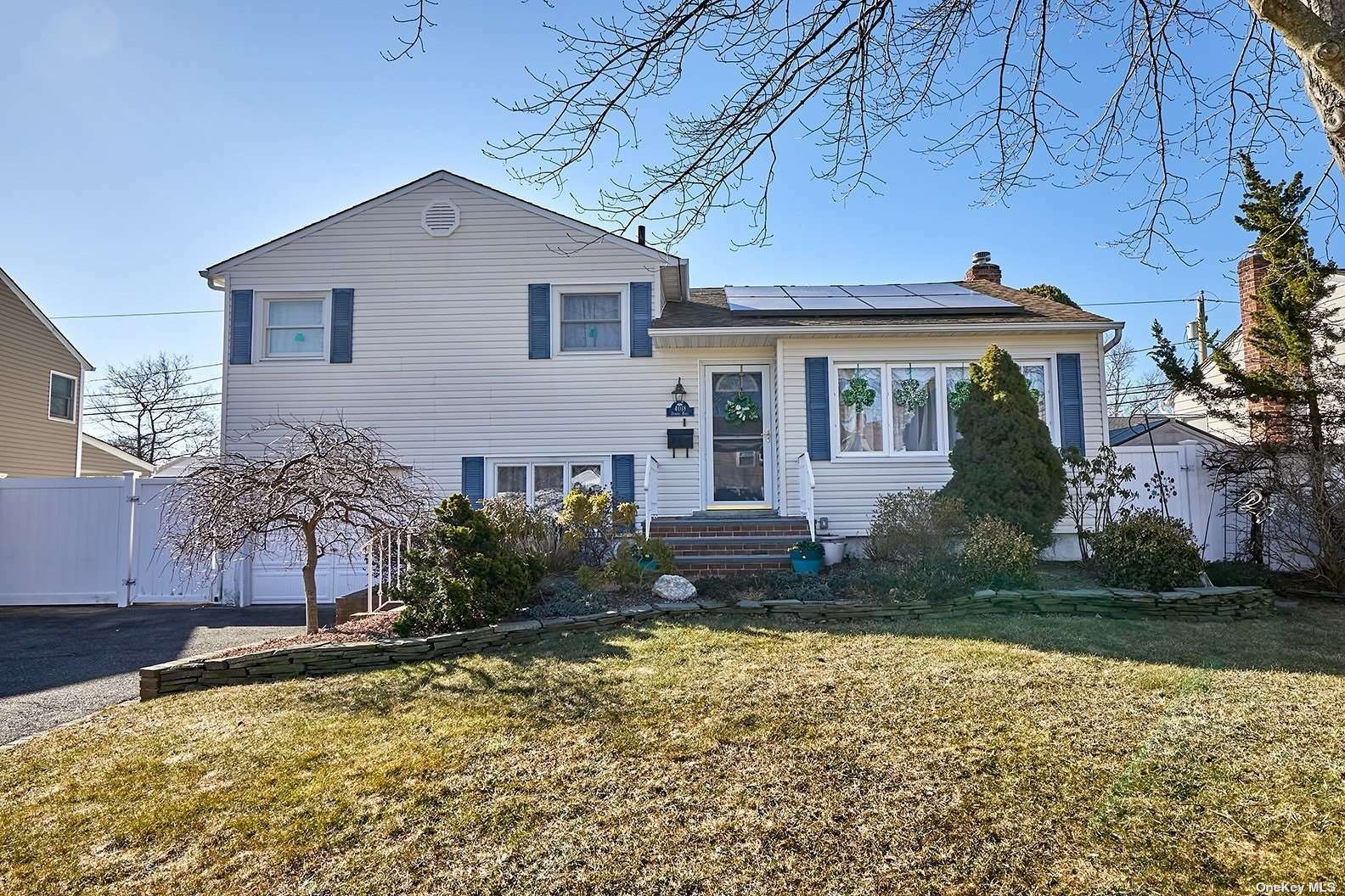 Property Photo:  4018 Demont Road  NY 11783 