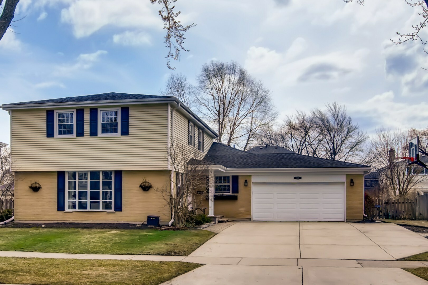 Property Photo:  1621 E Dogwood Lane  IL 60056 