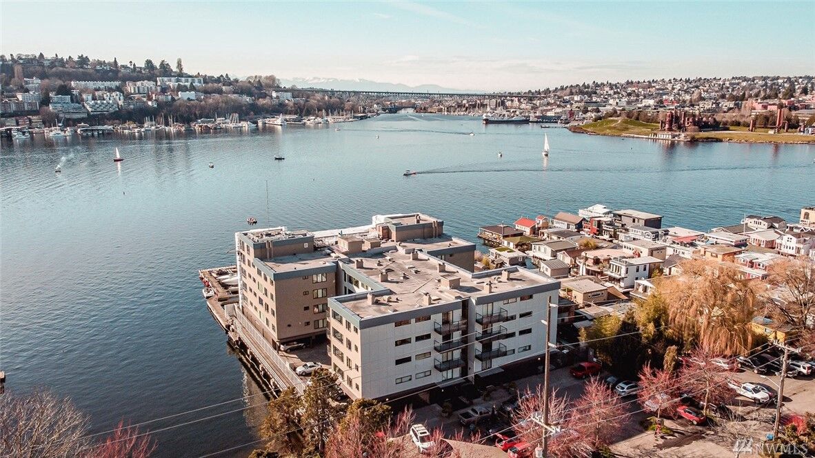 Property Photo:  2301 Fairview Ave E 304  WA 98102 