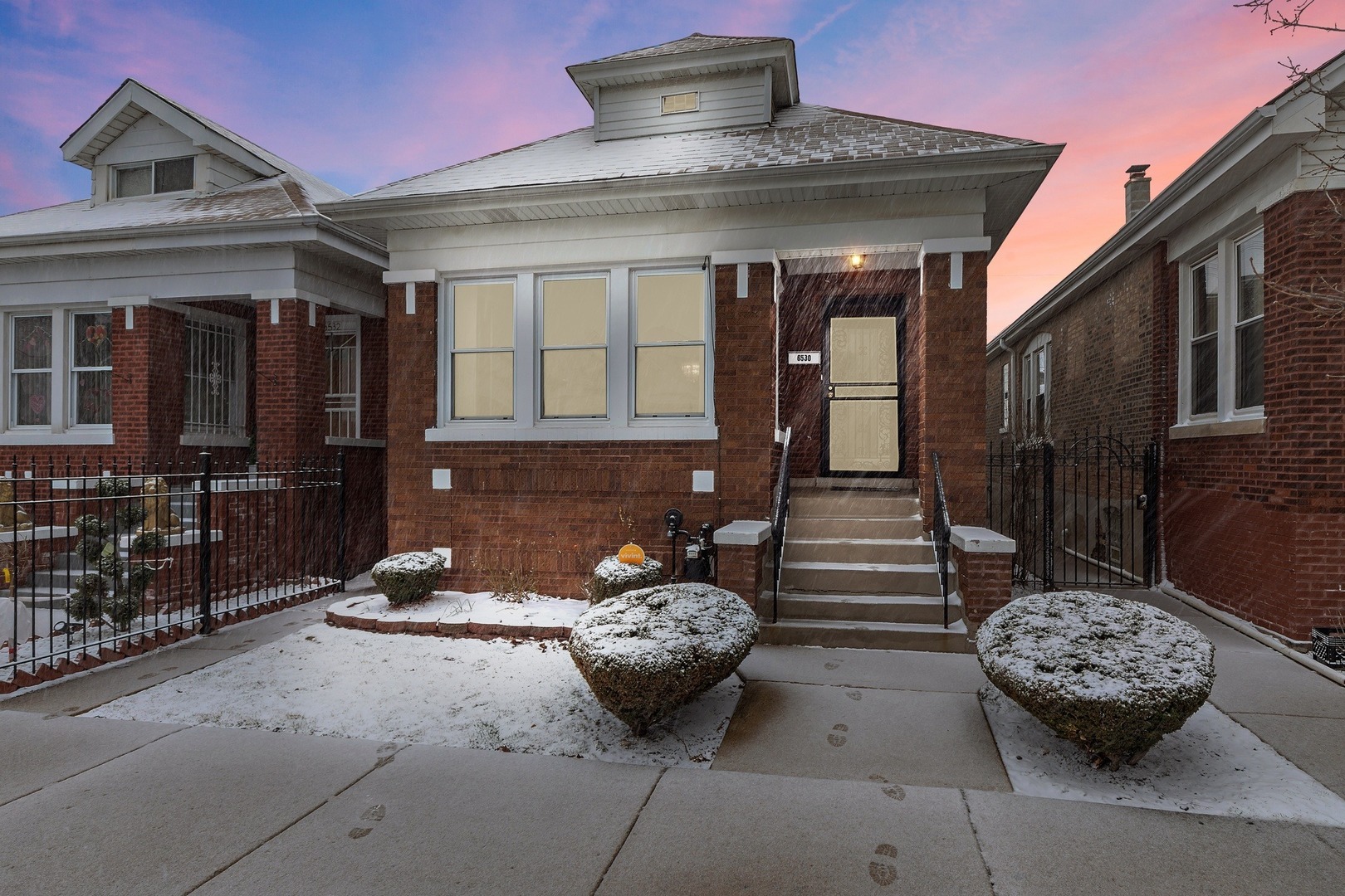 Property Photo:  6530 S Albany Avenue  IL 60629 