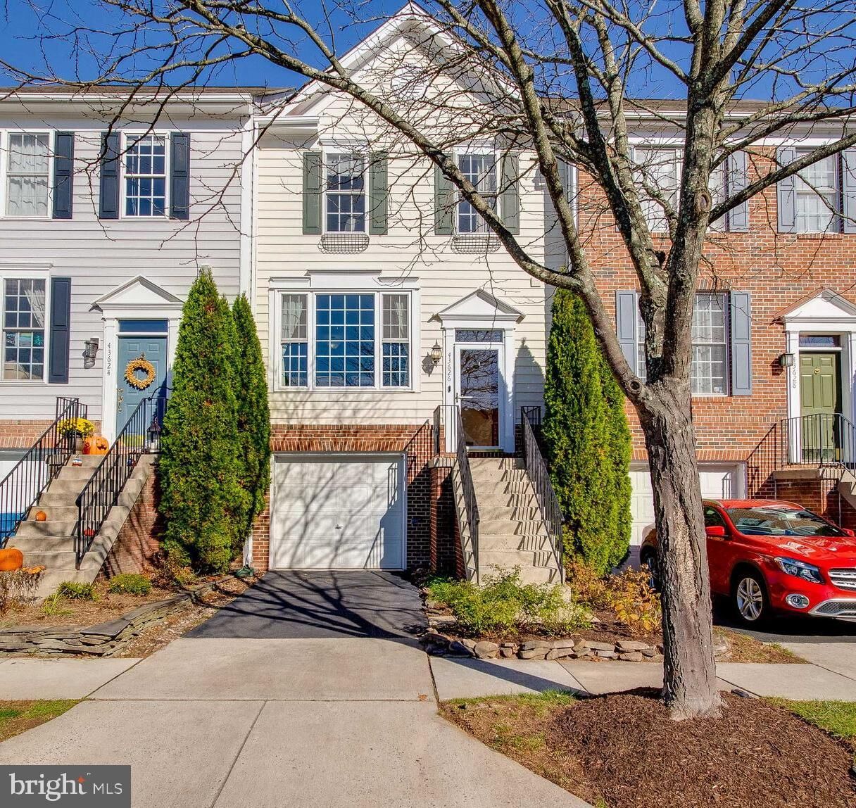 Property Photo: 43626 Scarlet Square VA 20152
