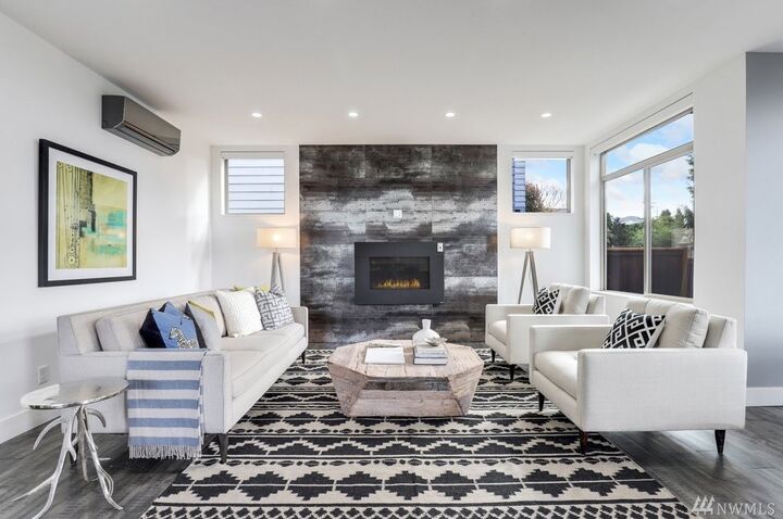 Property Photo:  501 NE 79th St  WA 98115 