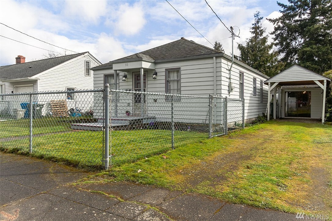 Property Photo:  510 3rd Ave S  WA 98032 